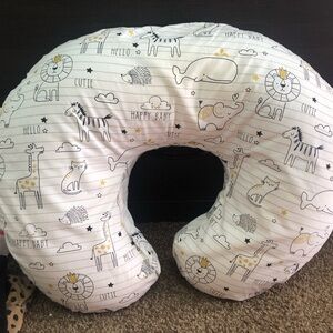 Medium sized nursing boppy